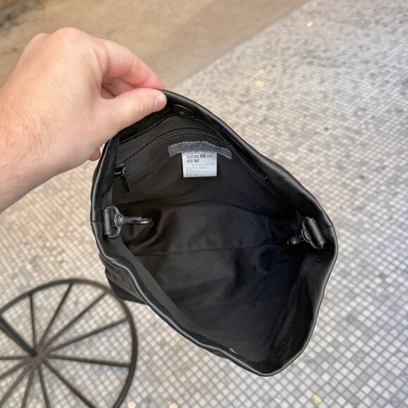 Yohji Yamamoto Black Crinkled Leather Crossbody Bag - Picture 9 of 14